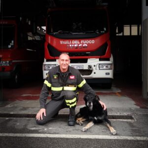 Hakkin, il “Balto bergamasco”: l’emozionante storia <br/> del cane pompiere unito per la vita al suo istruttore